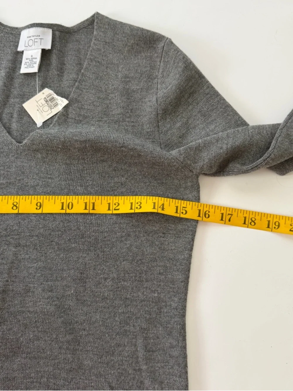 NWT Ann Taylor LOFT Merino Wool Blend V-Neck Sweater Gray Small. - Picture 9 of 11